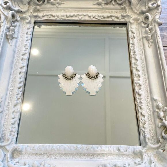 VINTAGE White 80’s Rhinestone Earrings - Picture 2 of 5